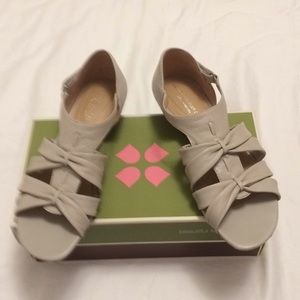Naturalizer sandals size 8